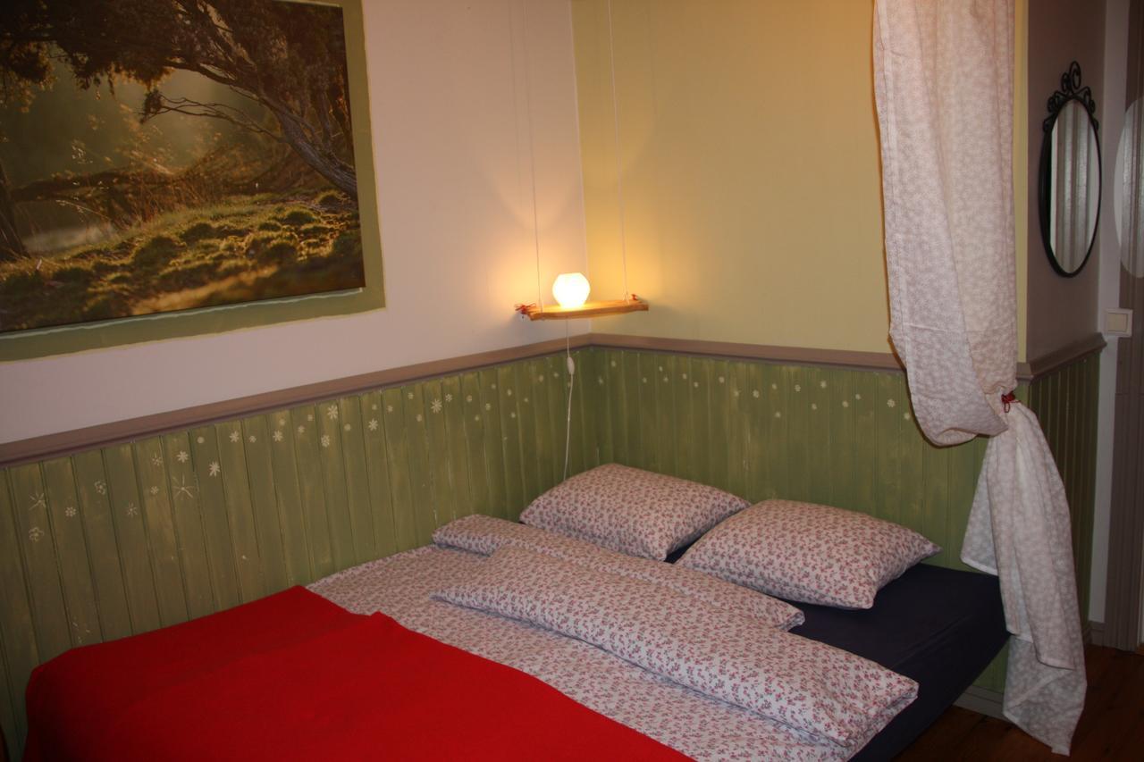 Julia'S Guesthouse B&B Hnaus Ngoại thất bức ảnh