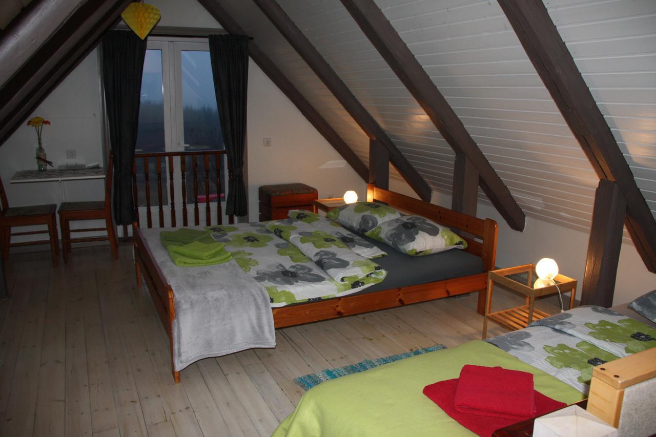 Julia'S Guesthouse B&B Hnaus Ngoại thất bức ảnh